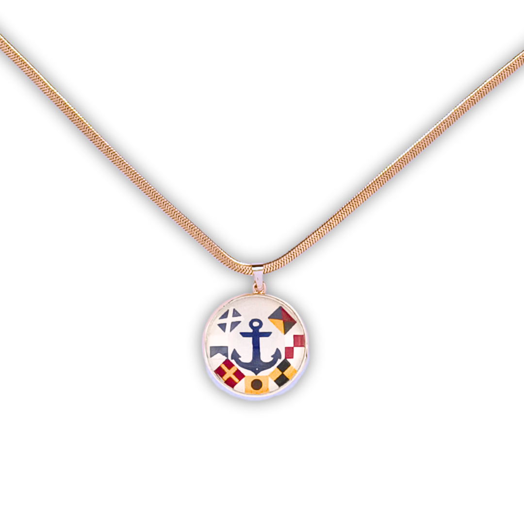 Collar con dije personalizado de nombre en banderas náuticas