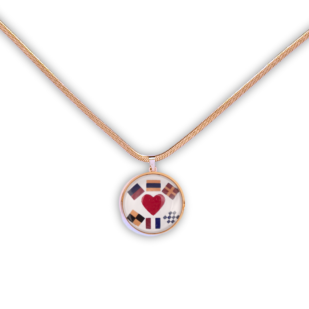Collar con dije personalizado de nombre en banderas náuticas