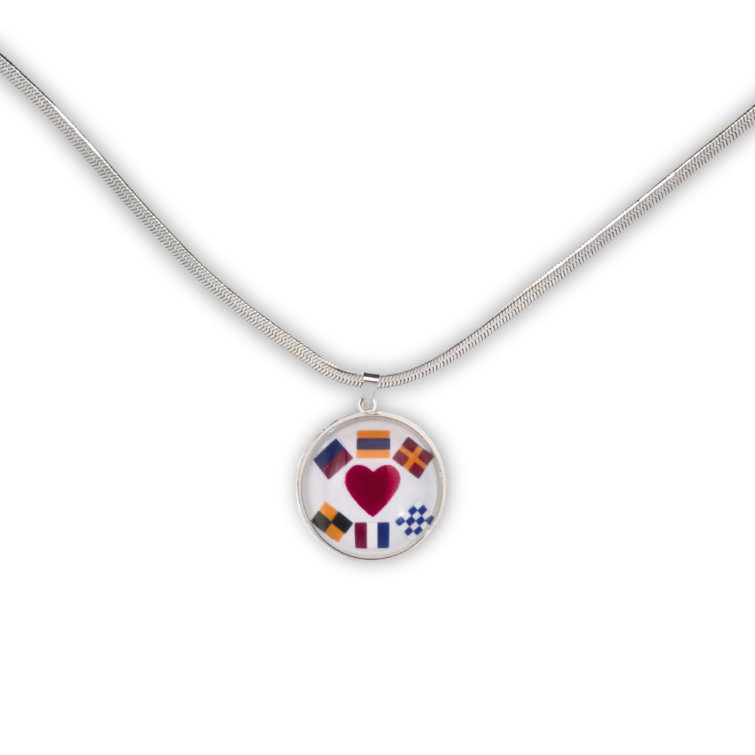 Collar con dije personalizado de nombre en banderas náuticas