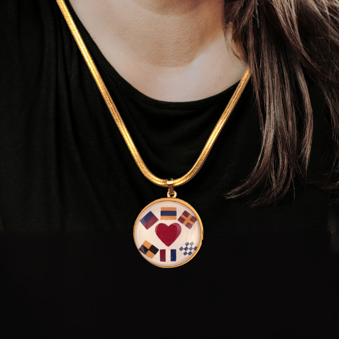 Collar con dije personalizado de nombre en banderas náuticas