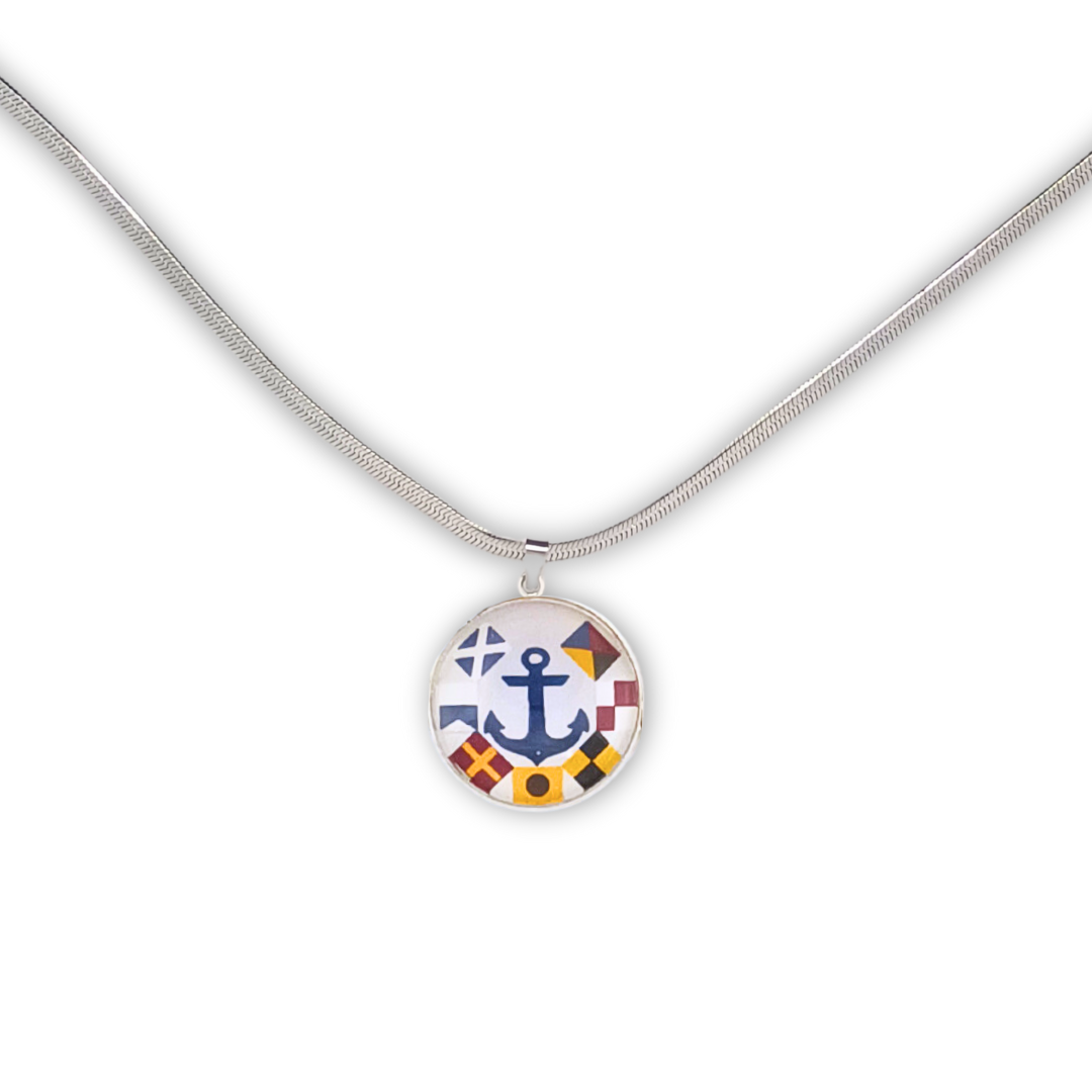 Collar con dije personalizado de nombre en banderas náuticas