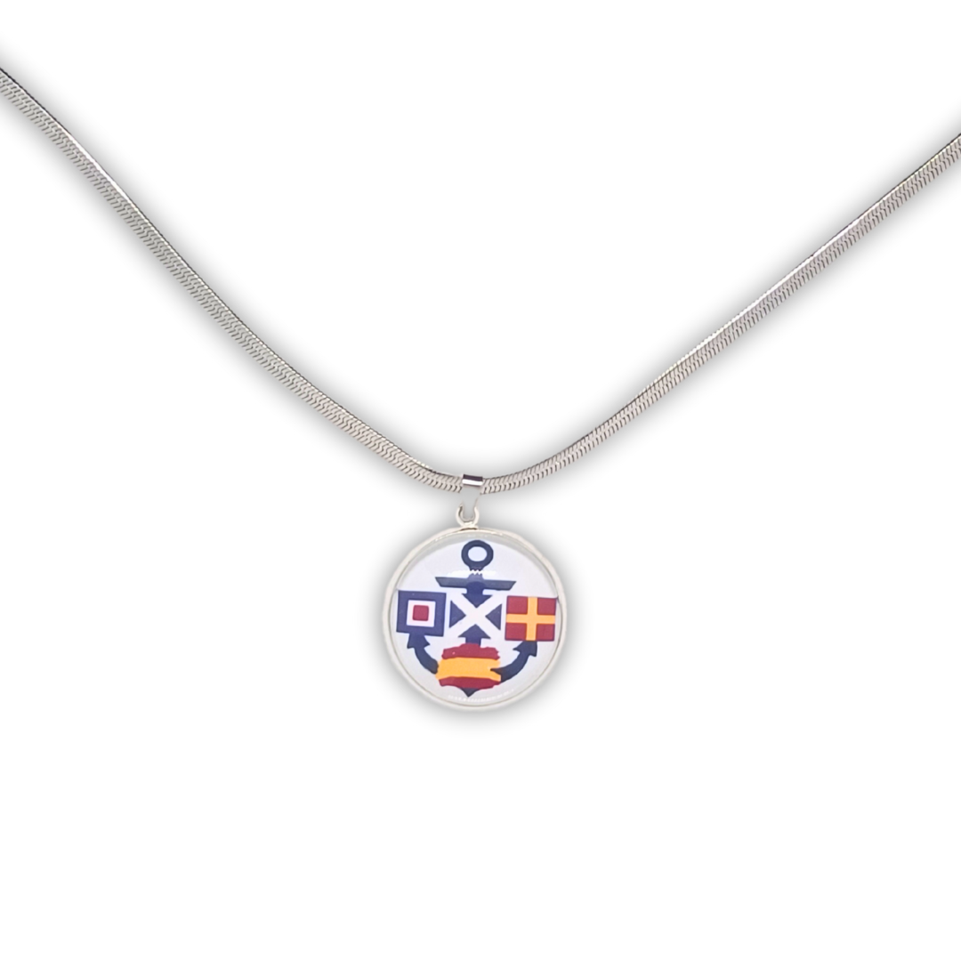 Collar con dije personalizado de nombre en banderas náuticas