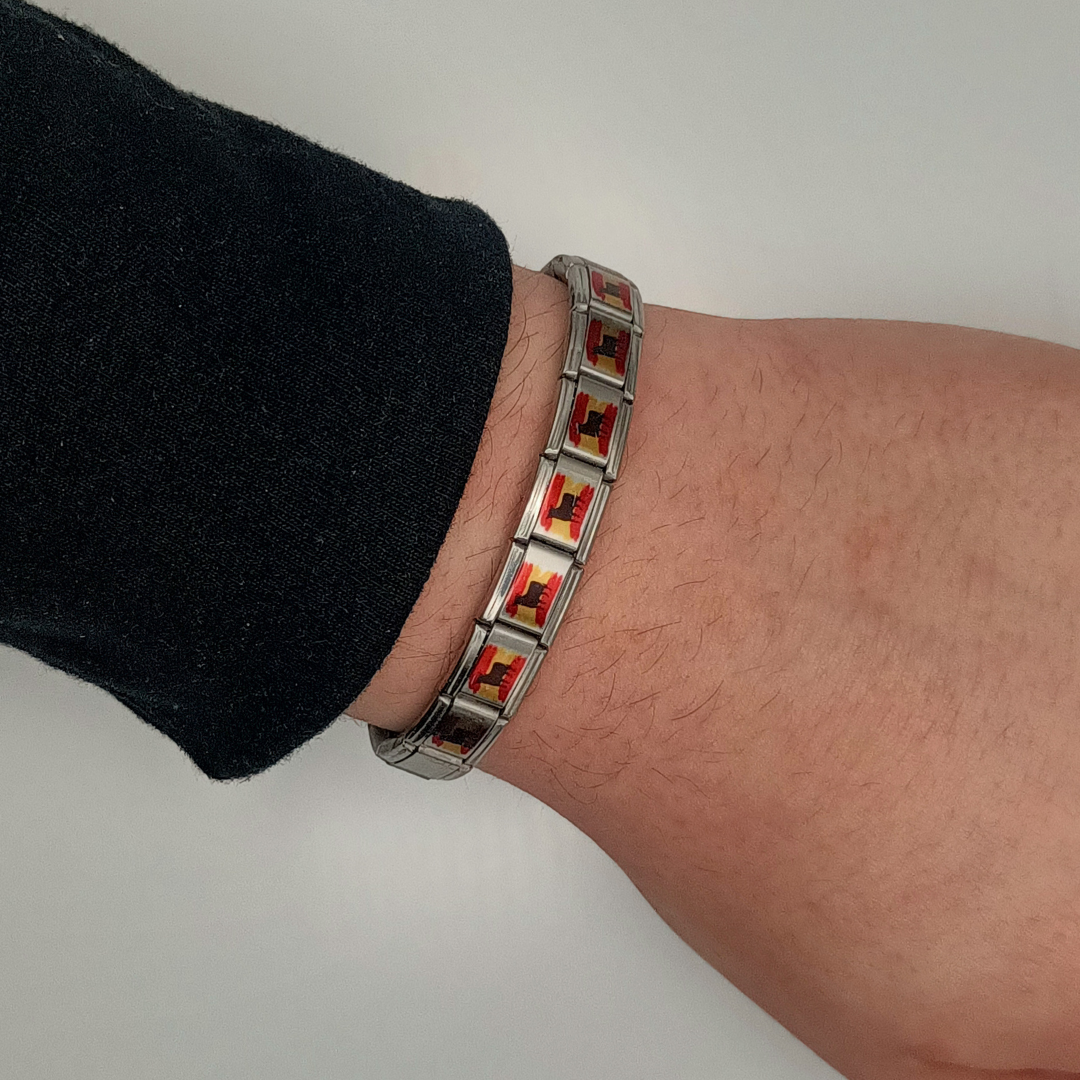 Pulsera con la Bandera de España con Toro – Acero Inoxidable, Regalo Icónico de Identidad Española