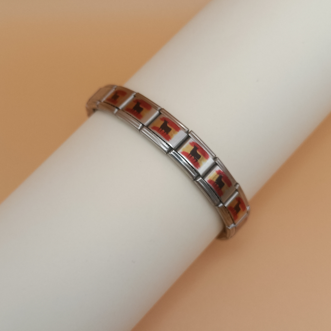 Pulsera con la Bandera de España con Toro – Acero Inoxidable, Regalo Icónico de Identidad Española