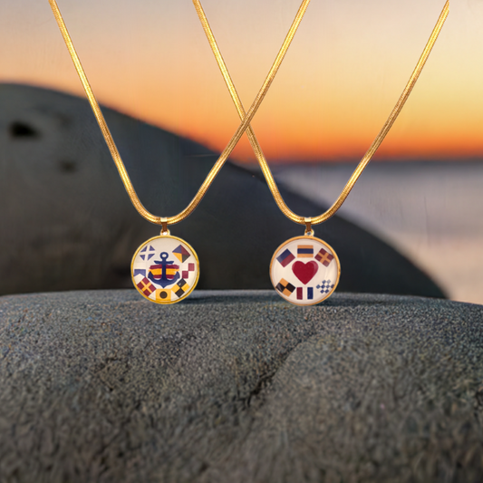 Collar con colgante personalizado de nombre en banderas náuticas