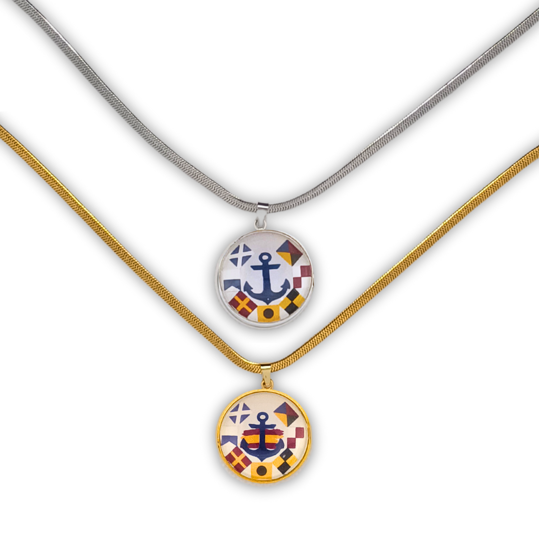 Collar con dije personalizado de nombre en banderas náuticas