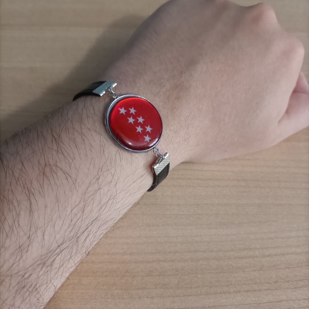 Pulsera con Bandera de Madrid - Medallón en Correa Ajustable, Regalo Original con Orgullo de Comunidad Autónoma