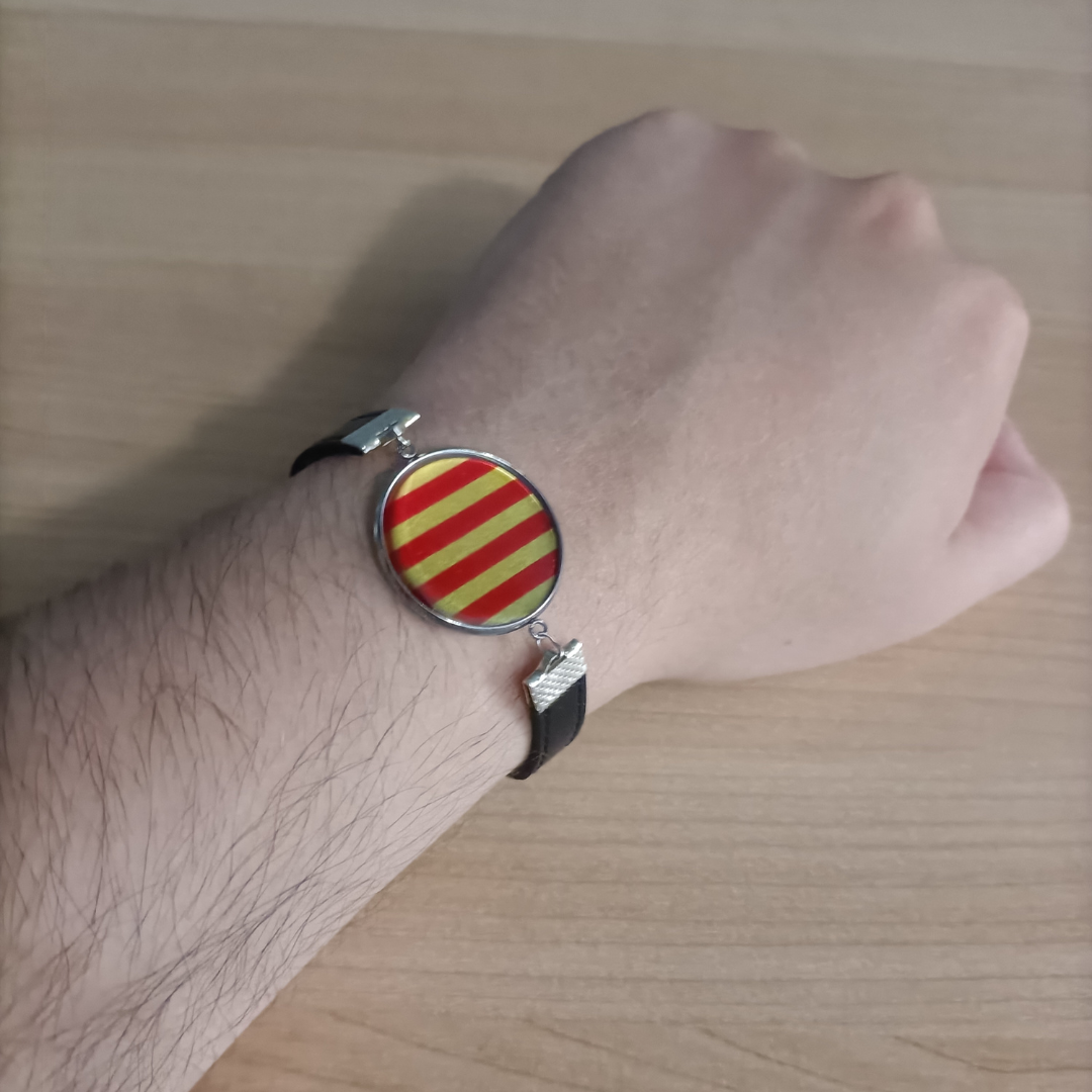 Pulsera con Bandera de Cataluña - Medallón en Correa Ajustable, Regalo Original con Orgullo de Comunidad Autónoma