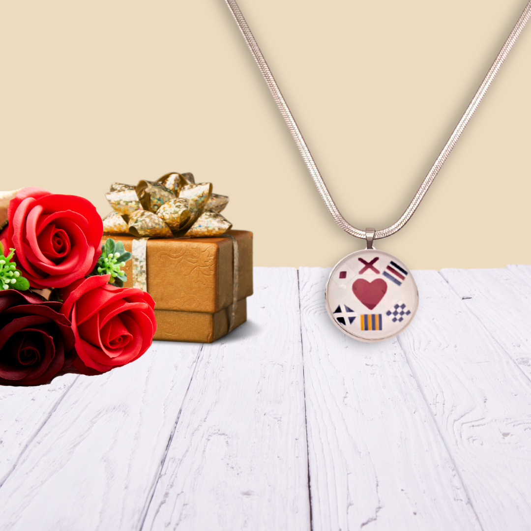 Collar con dije personalizado de nombre en banderas náuticas