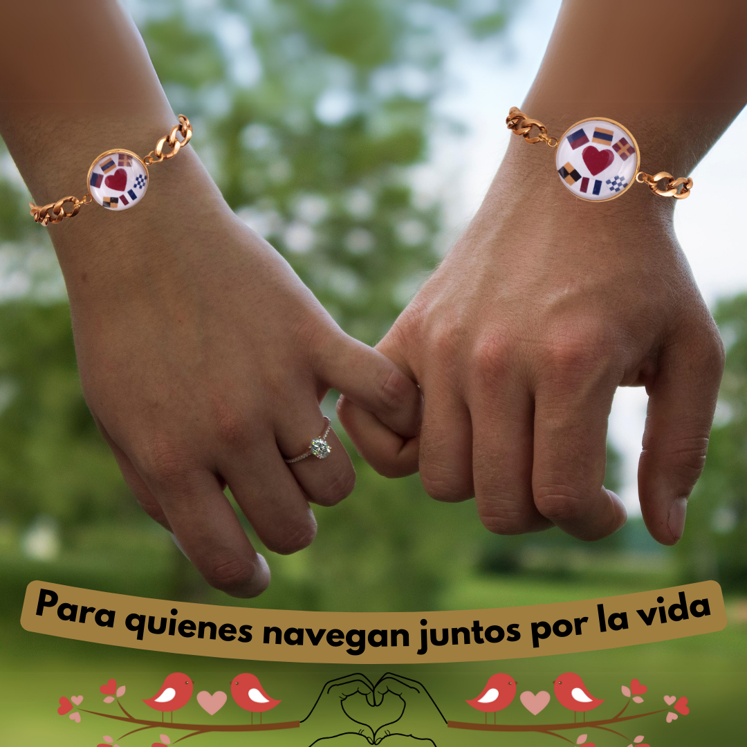 Set de Pulseras Dúo de Medallones Personalizados con Nombres en Banderas Náuticas - Grabado de Iniciales y Corazón