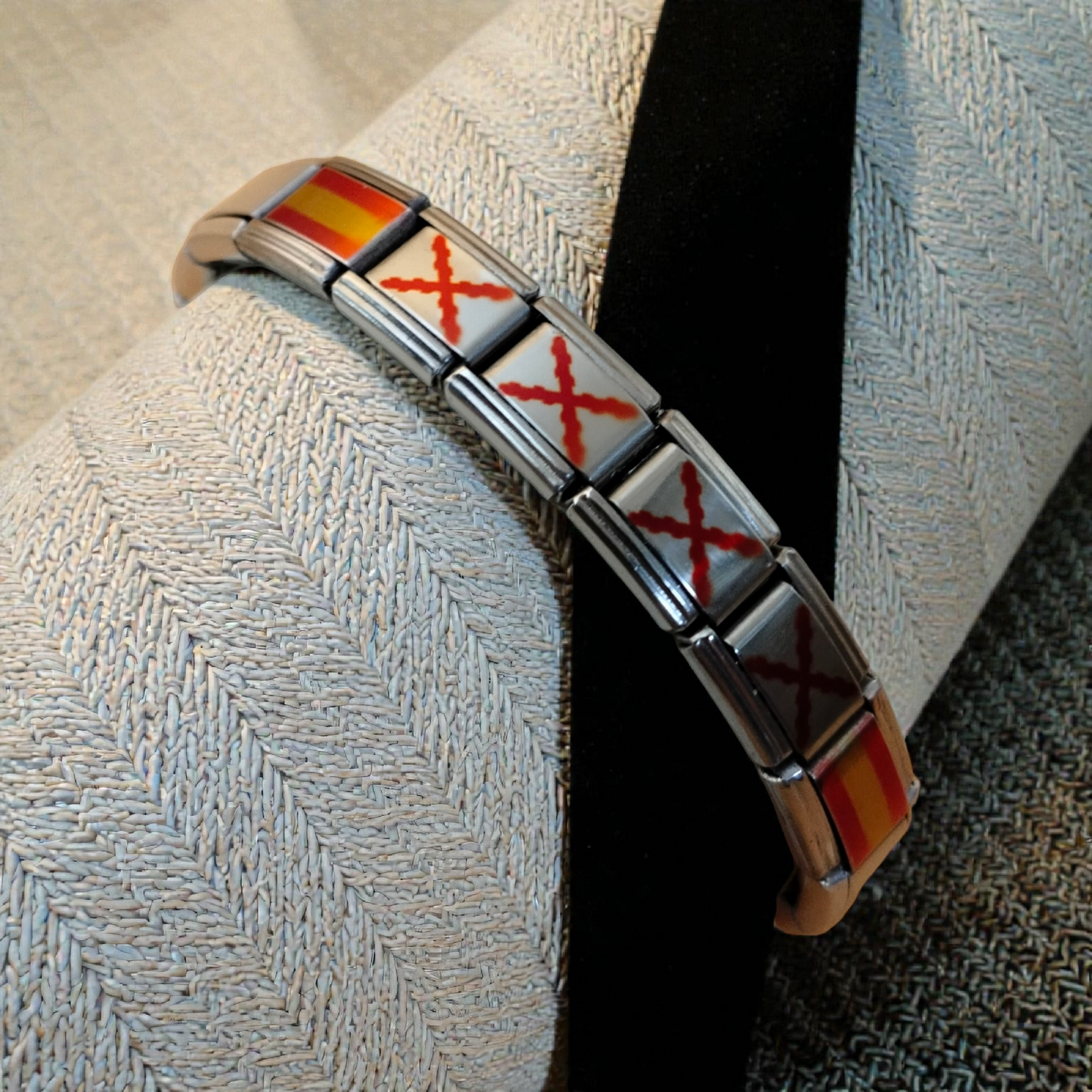 Pulsera Cruz de Borgoña y Bandera de España - Acero Inoxidable Brillante