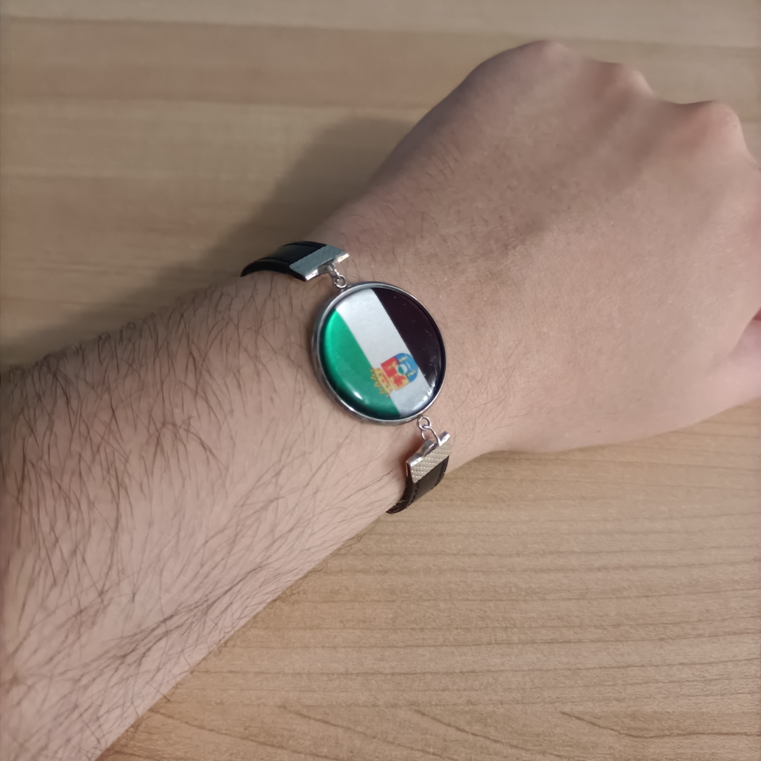 Pulsera con Bandera de Extremadura - Medallón en Correa Ajustable, Regalo Original con Orgullo de Comunidad Autónoma